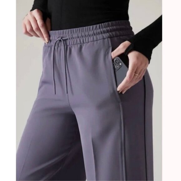 Athleta Stride Wide Leg Pants Athletic Athleisure Casual Travel Nightfall Small - Picture 2 of 11